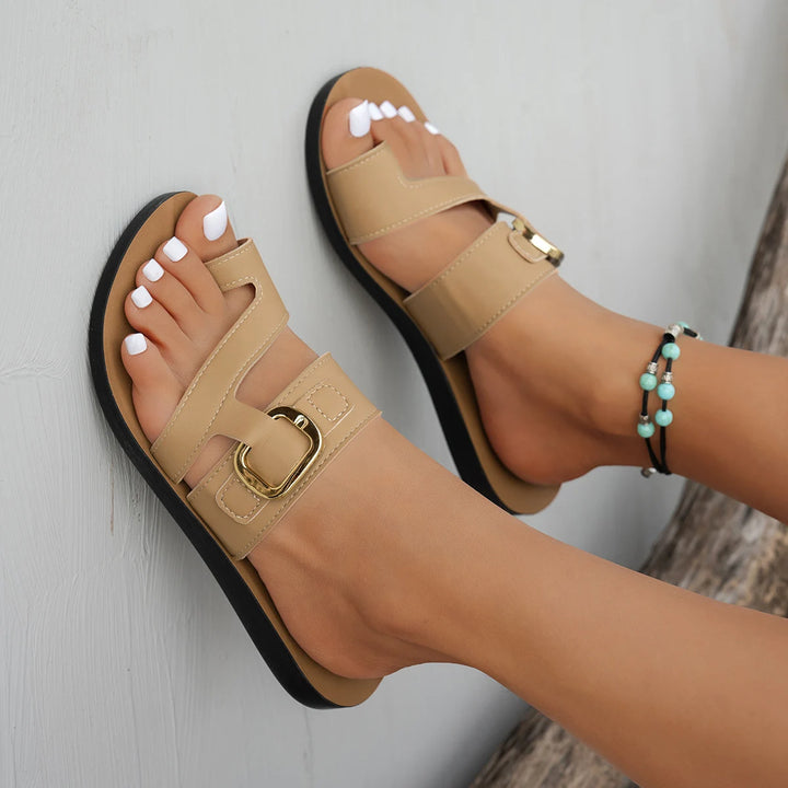 Berwyn | Effortless Buckle Gold Summer Sandals